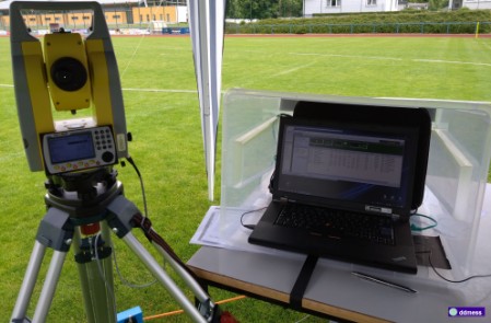 Weitenmessung DDMESS Tachymeter und Notebook